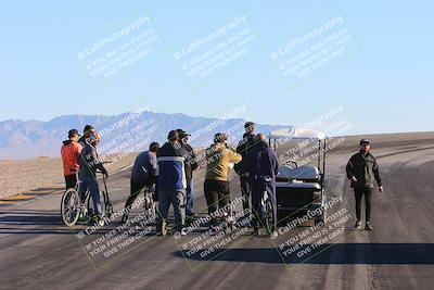 media/Dec-05-2024-Racers Edge (Thu) [[e102e0690b]]/1-Pits-Track Walk-Hawk/